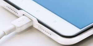 Proveedores-de-cargadores-al-por-mayor-movil-300×200 proveedores de cargadores al por mayor - movil cargando